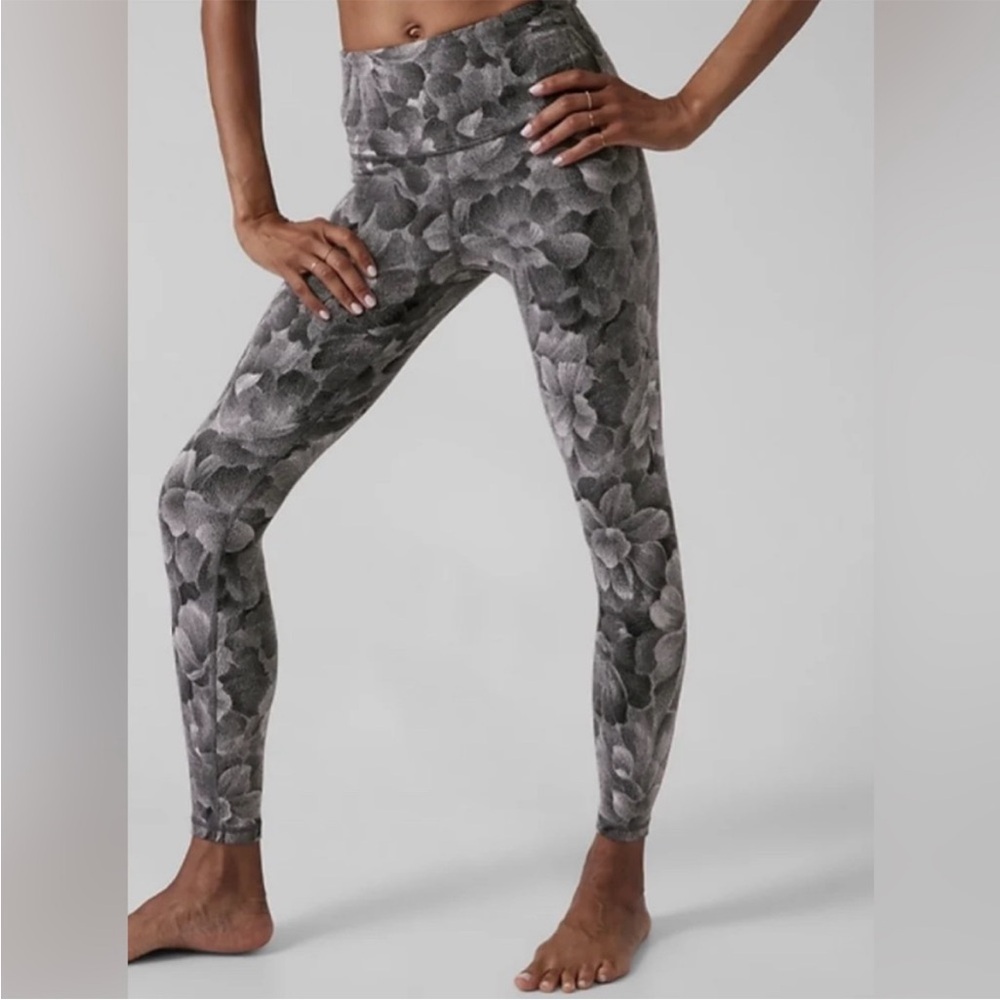 Athleta Elation Textured Tight Size Small